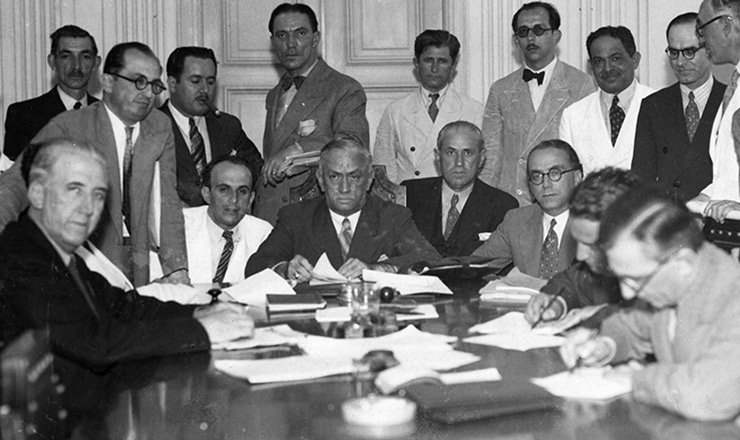 Memorial da Democracia - Aprovada a divisão regional do Brasil