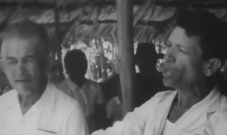   Imagens raras  do document&aacute;rio &quot;Brazil: the Troubled Land&quot; (1964), de Helen Jean Rogers, mostram trabalhadores camponeses em apoio a Francisco Juli&atilde;o