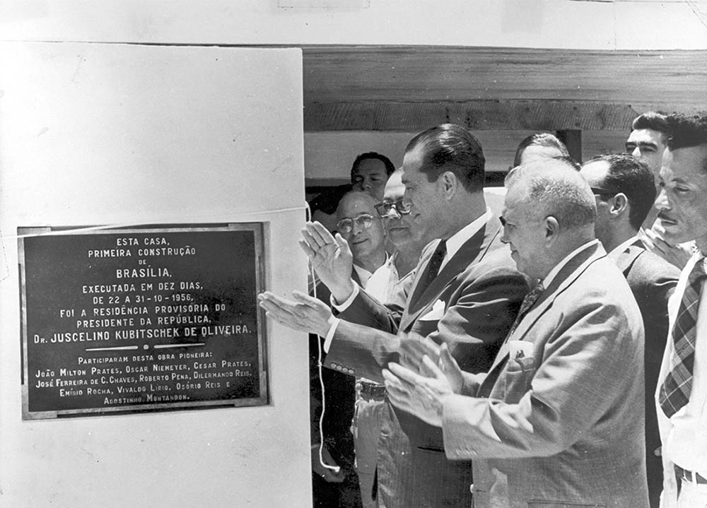 Inauguração da Placa em homenagem à construção do Catetinho. Data: 1958. Arquivo Público do Distrito Federal