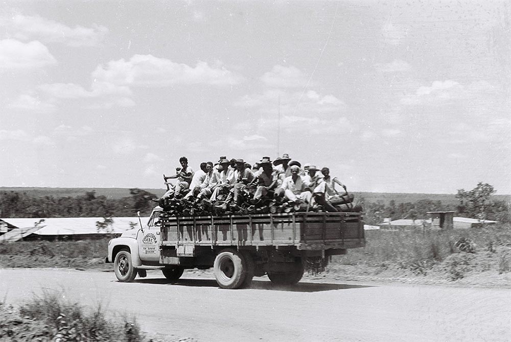 Operários de Brasília. 04/01/1958. Autor: Mario Fontenelle. Arquivo Público do Distrito Federal.