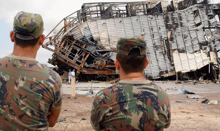 Memorial Da Democracia Foguete Explode No Ma Morrem