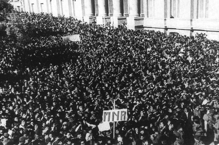 Victor Paz Estenssoro, eleito presidente pelo Movimento Nacional Revolucionário (MNR).