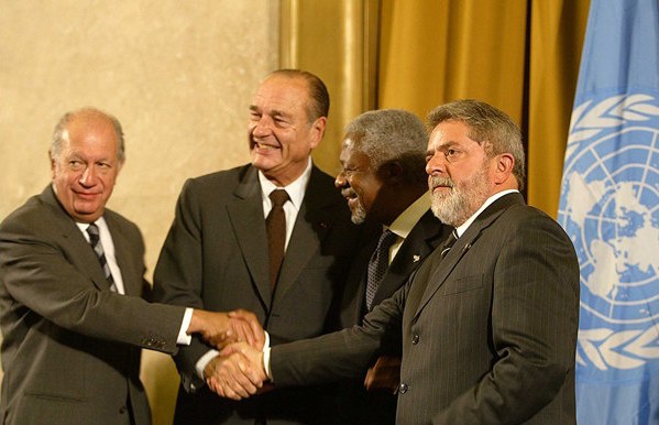 Ricardo Lagos, presidente do Chile, Jaques Chirac, presidente francês, Kofi Annan, secretário-geral da ONU e Lula durante encontro em Genebra para discutir o combate à fome no planeta. (Foto: Ricardo Stuckert/PR)