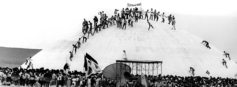 Memorial da Democracia - Protesto marca 500 anos do Descobrimento