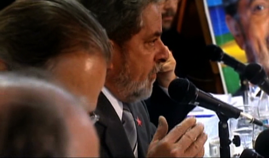  Em entrevista a correspondentes estrangeiros, o candidato Luiz In&aacute;cio Lula da Silva responde sobre a import&acirc;ncia do PT