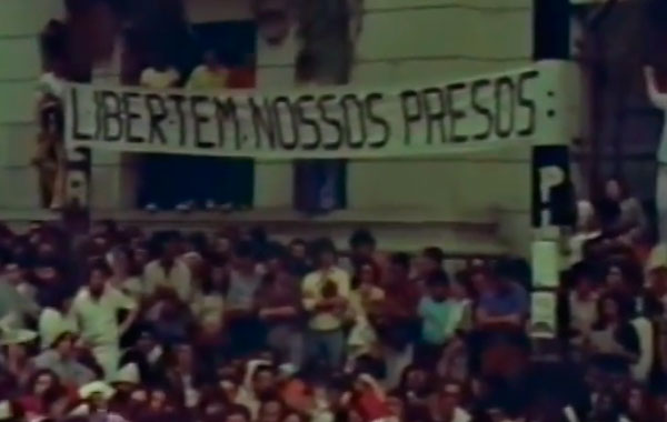  Trecho do filme &quot;O Apito da Panela de Press&atilde;o&quot; que mostra a grande manifesta&ccedil;&atilde;o estudantil de 5 de maio de 1977&nbsp;