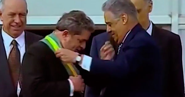  Trecho do document&aacute;rio &quot;Arquitetos do Poder&quot; que mostra a posse do presidente Luiz In&aacute;cio Lula da Silva