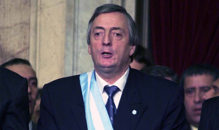  <strong> Nestor Kirchner, </strong> já com a faixa presidencial, durante a cerimônia de posse