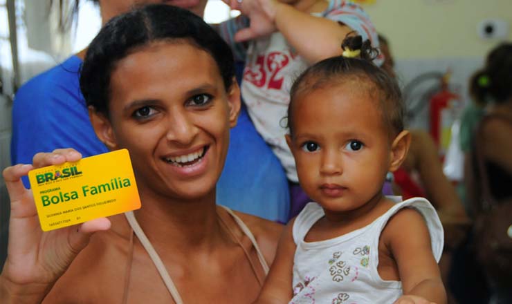  <strong> Frequência escolar e vacinação infantil em dia </strong> são obrigatórias para a manutenção do benefício