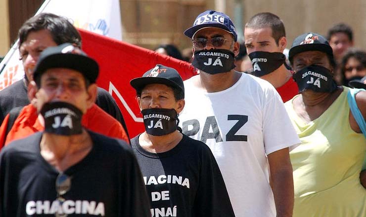  <strong> Trabalhadores protestam</strong> contra a demora no julgamento dos criminosos; pistoleiros só seriam julgados em 2013, e os mandantes, em 2015