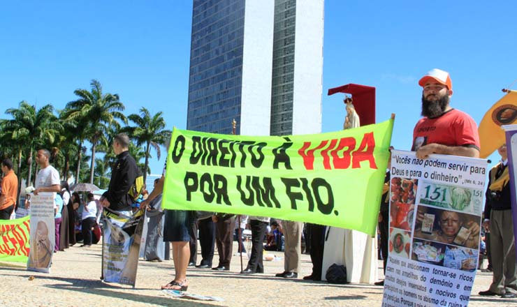  Grupo na Praça dos Três Poderes se posiciona contra aborto de fetos anencéfalos