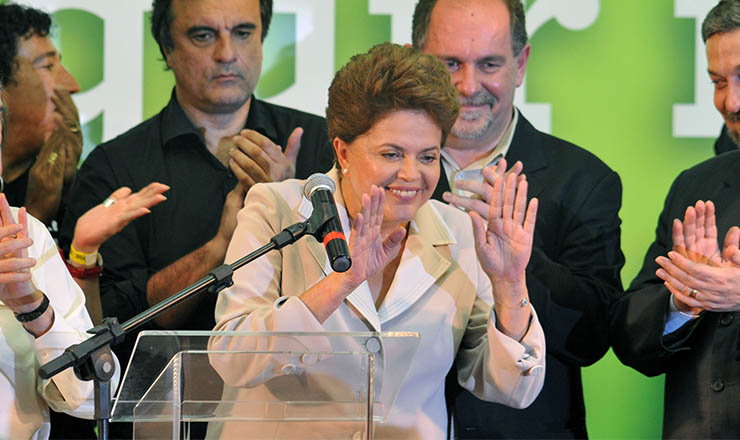  <strong> Dilma faz pronunciamento em Brasília, 2014</strong> : reeleita ao derrotar Aécio Neves no segundo turno