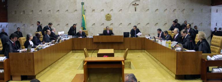 Denúncia do 'mensalão' abre crise no governo