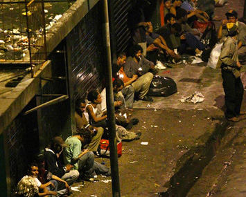 Crack vicia e mata população de rua