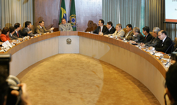  <strong> Reunião entre governo federal, trabalhadores, empresários e prefeituras: </strong> em pauta, a valorização do salário mínimo   