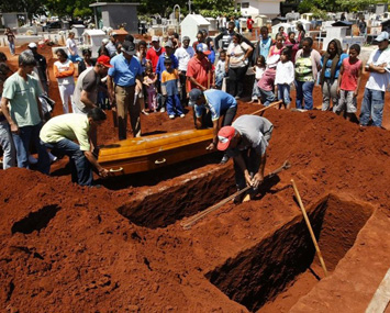 Milícia mata 15 na maior chacina do PR