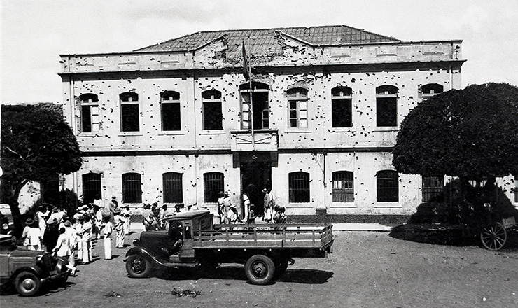  <strong> Fachada do quartel de Natal, </strong> depois de atingida por balas e bombas de tropas governistas   