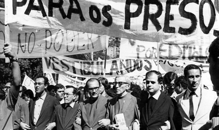  <strong> Religiosos aderem</strong> à manifestação no centro do Rio de Janeiro      