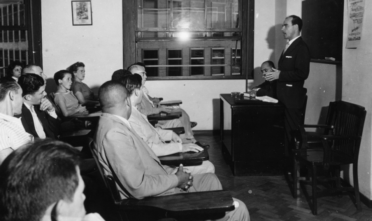  <strong> O deputado Fernando Ferrari (PTB)  </strong> durante palestra no Iseb