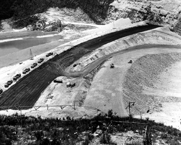 Começa construção da usina de Furnas