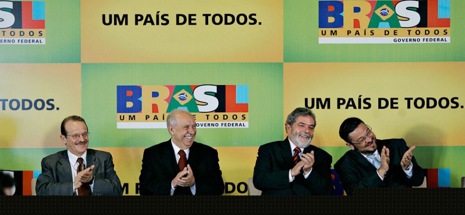  <strong> Tarso Genro, ministro da Educação, </strong> José Alencar, vice-presidente, o presidente Lula e o ministro da Fazenda, Antonio Palocci, durante a cerimônia de lançamento do ProUni