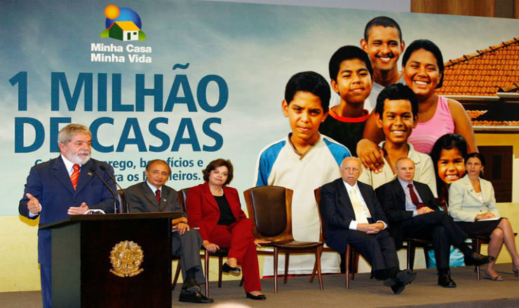  <strong> Lula discursa no Itamaraty, anunciando o Minha Casa Minha Vida:</strong>  subsídio para moradia a famílias de baixa renda