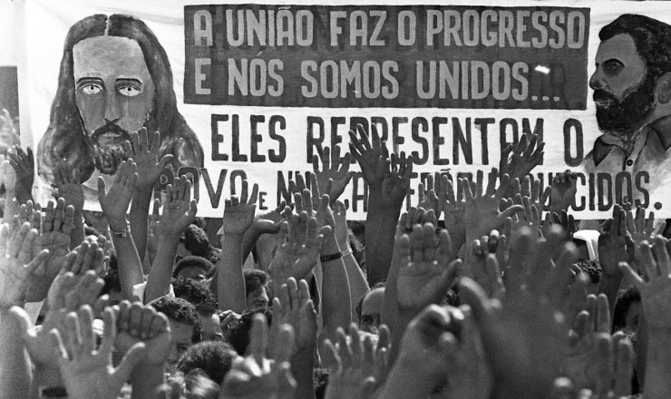  <strong> Grevistas votam</strong> na assembleia de 13 de maio no estádio municipal de Vila Euclides, em São Bernardo do Campo
