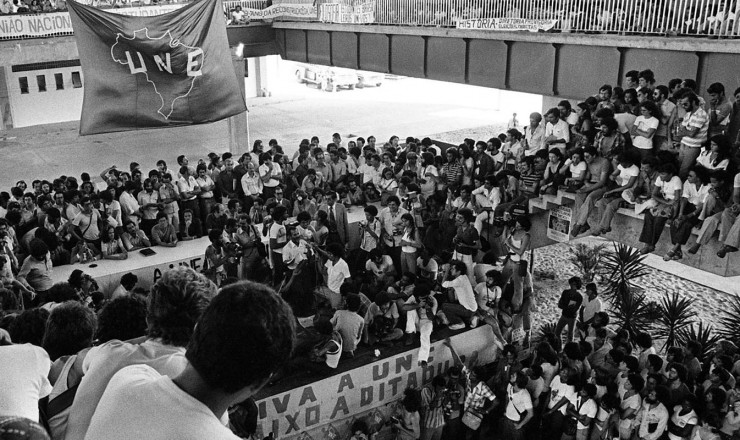  <strong> Reunião de estudantes </strong> durante o 31° Congresso da UNE, em Salvador   