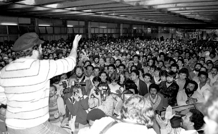  <strong> Lula fala aos grevistas</strong> na região do ABC paulista