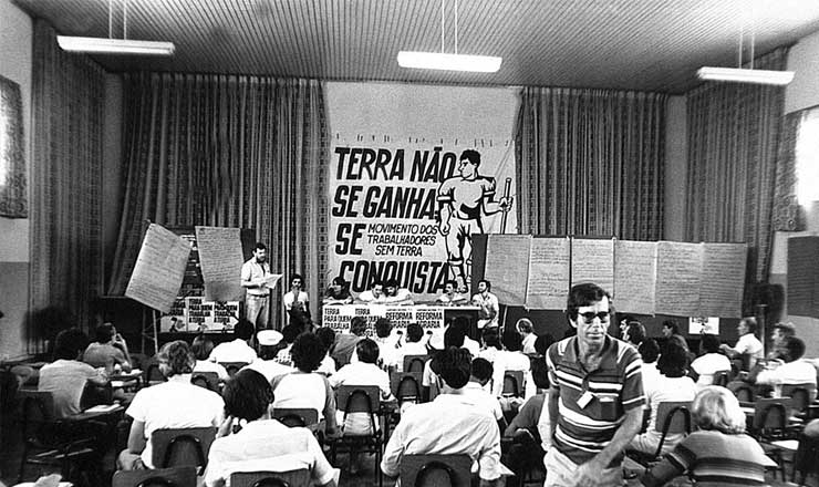  <strong> Trabalhadores sem terra</strong> reunidos em Cascavel, no Paraná