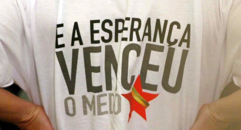  <strong> "A esperança venceu o medo", </strong> frase dita por Lula após a vitória em resposta aos que diziam temer a sua eleição à Presidência