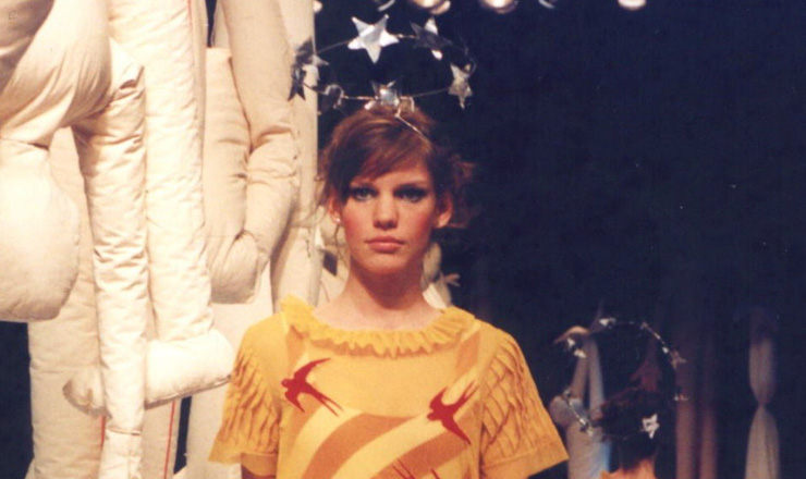  <strong> Desfile de Ronaldo Fraga</strong> em homenagem a Zuzu Angel na São Paulo Fashion Week em 2001