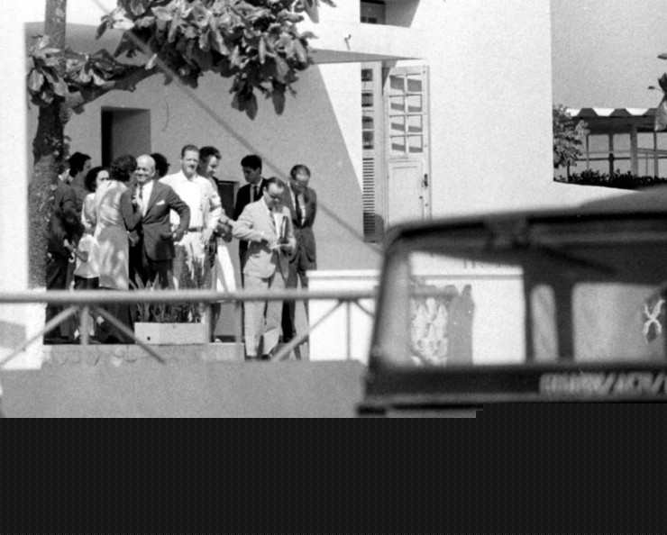  <strong> Almirante Cândido Aragão </strong> embarca para o exílio no Uruguai, meses após o golpe, em agosto de 1964 