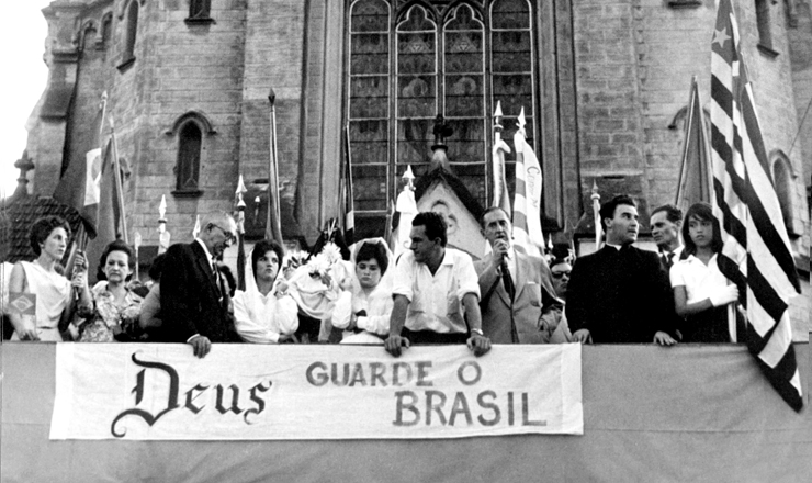 A ditadura e o futebol: primeiro como tragédia, agora como farsa