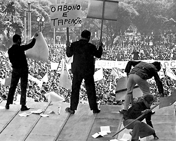 Na praça da Sé, o dia é do trabalhador