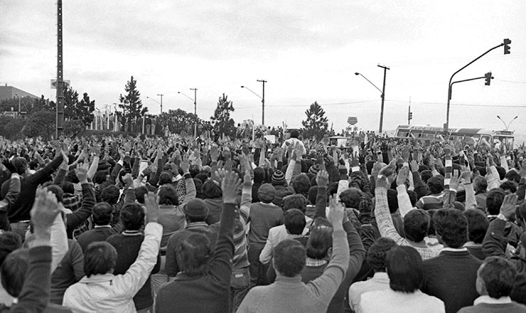  <strong> Greve 1981</strong> – Assembleia de metalúrgicos na montadora Ford, em São Bernardo do Campo (SP)