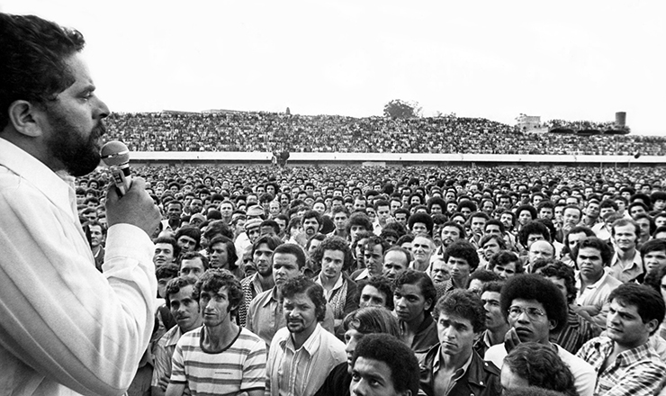 Resultado de imagem para lula sindicalista falando no estadio