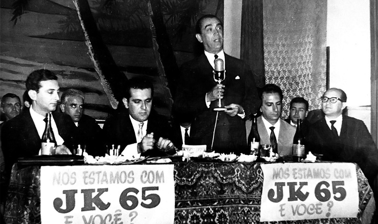  <strong> Juscelino discursa </strong> na convenção nacional do PSD, em março de 1964