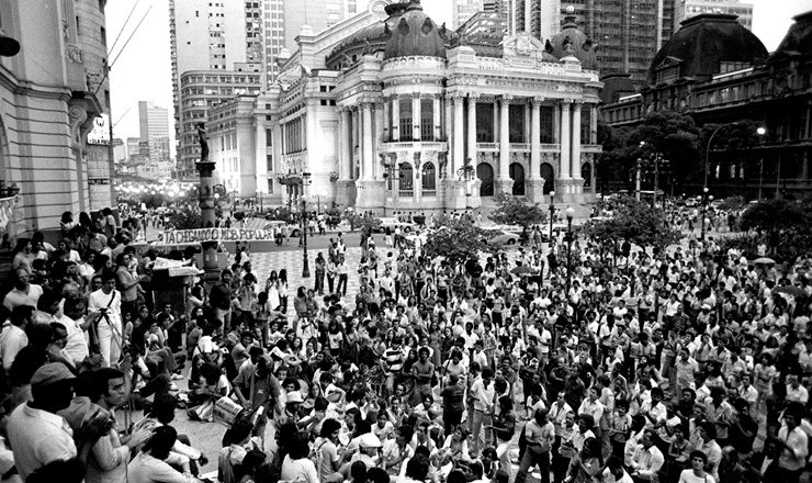  <strong> Manifestação do MDB carioca</strong> contra a reforma partidária, em 19 de novembro de 1979 