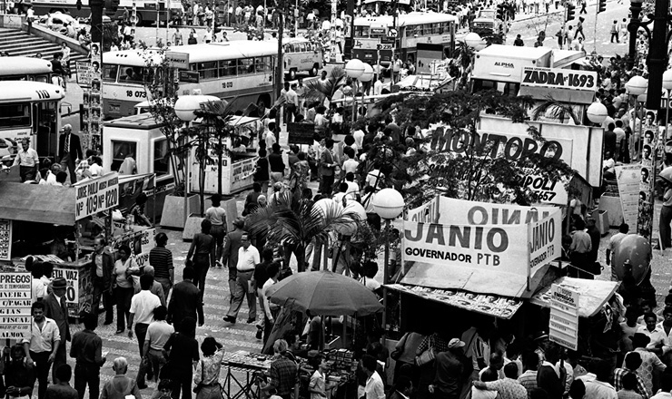  <strong> Campanha para as eleições </strong> estaduais em São Paulo em 1982