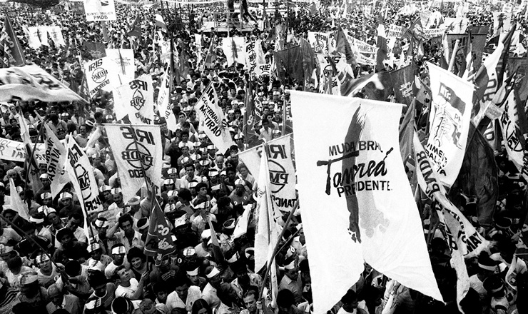  <strong> Comício em Goiânia de Tancredo Neves</strong> à Presidência da República, em 14 de setembro de 1984