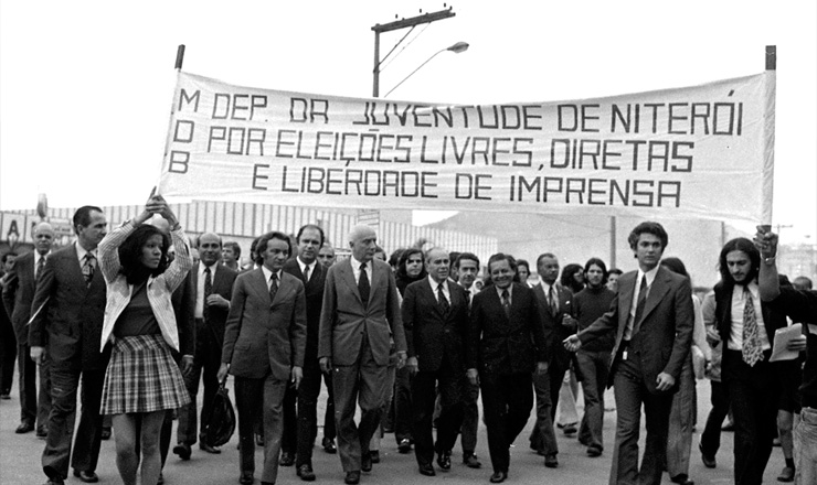  <strong> Ulysses Guimarães em campanha </strong> da anticandidatura à Presidência da República, em setembro de 1973 
