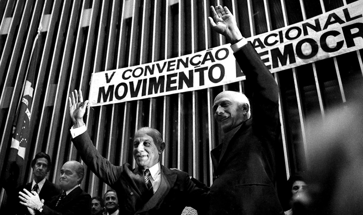  <strong> General Euler Bentes Monteiro</strong> (à esq.) é lançado candidato do MDB à sucessão de Geisel, em 23 de agosto 1978 