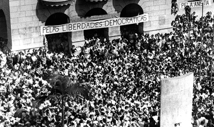 RESQUÍCIOS DA DITADURA MILITAR E ATUAÇÃO ESTUDANTIL SÃO TEMAS DE CONGRESSO  NA FACULDADE DE DIREITO DA UFMG