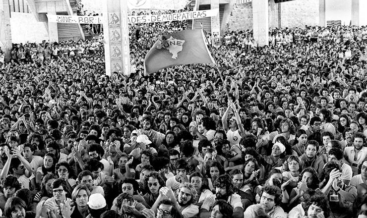  <strong> Participantes do 31º Congresso </strong> da UNE no Centro de Convenções de Salvador, em maio de 1979 