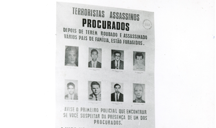  <strong> Cartaz com fotos</strong> de terroristas procurados pela ditadura afixado no aeroporto de Congonhas, em São Paulo, 1971 