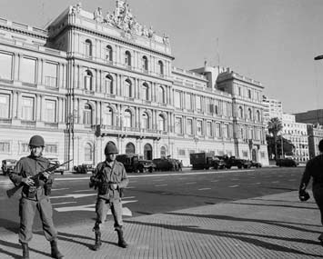 Começa a sangrenta ditadura argentina