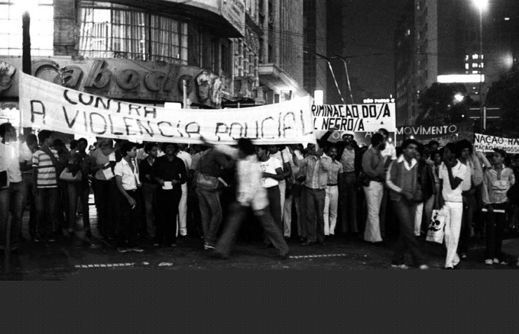  <strong> Militantes do movimento negro</strong> participam do protesto contra a Operação Limpeza