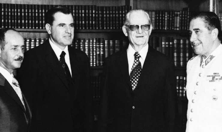   <strong> Os ditadores na posse: </strong> Hugo Banzer, Juan Maria Bordaberry, Ernesto Geisel e Augusto Pinochet (da esq. para a dir.)   