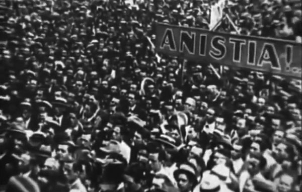   Trecho do document&aacute;rio&nbsp; &quot;1930: Tempo de Revolu&ccedil;&atilde;o&quot; (1990), de Eduardo Escorel